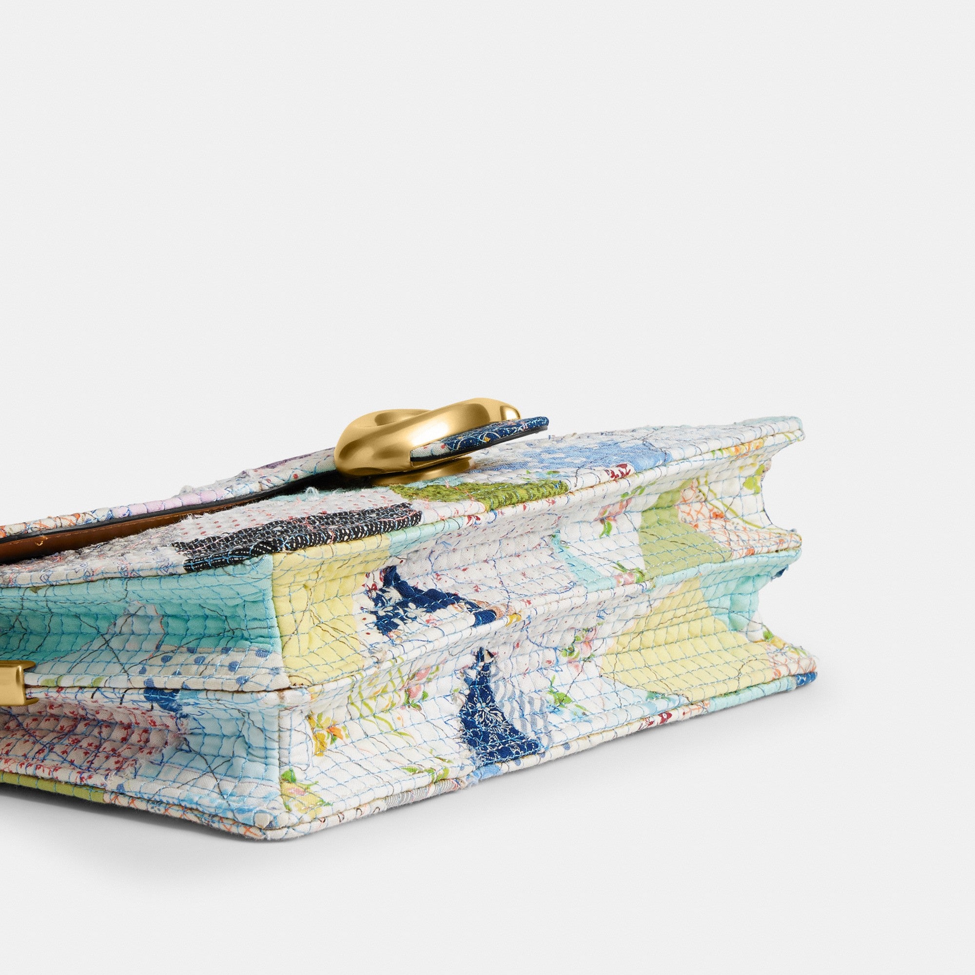 Tabby Shoulder Bag 26 With American Craft Quilting